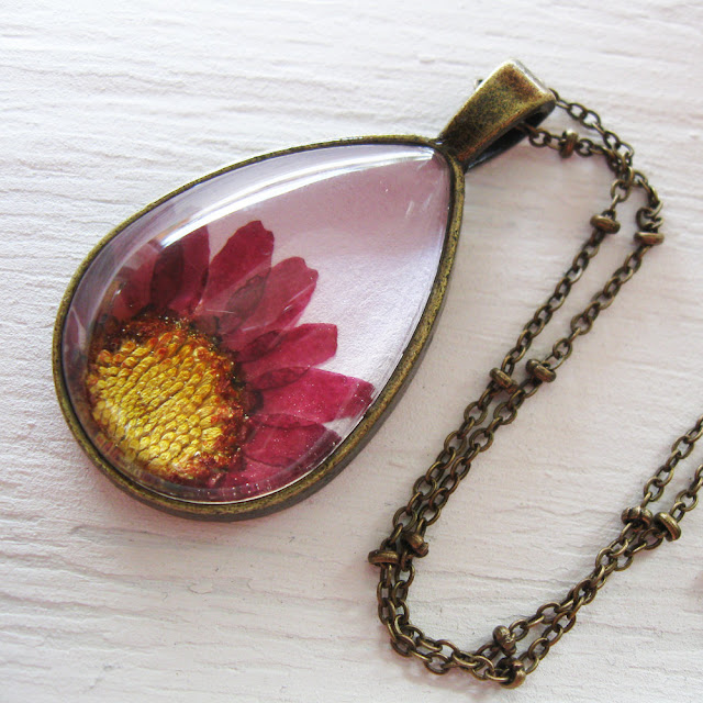 pressed flowers jewelry