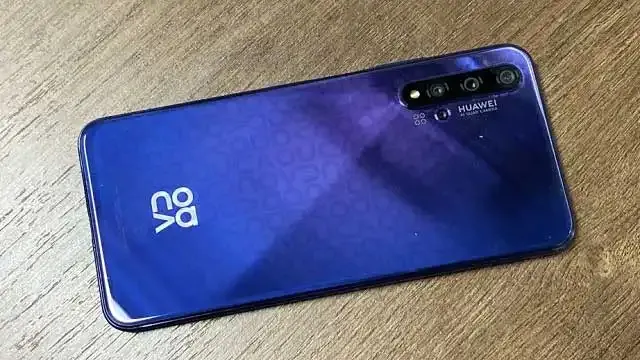 Huawei Nova 5T هو الهاتف الذكي الرائد مع 5 كاميرات AI
