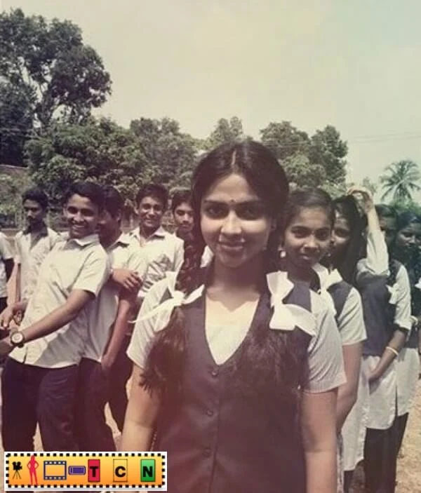 amala-paul-school-days-photo-gone-viral