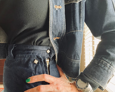 A close up of the snaps and zipper on a pair of vintage jeans