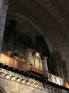Magnificent huge organ in Sacré Cœur in Paris