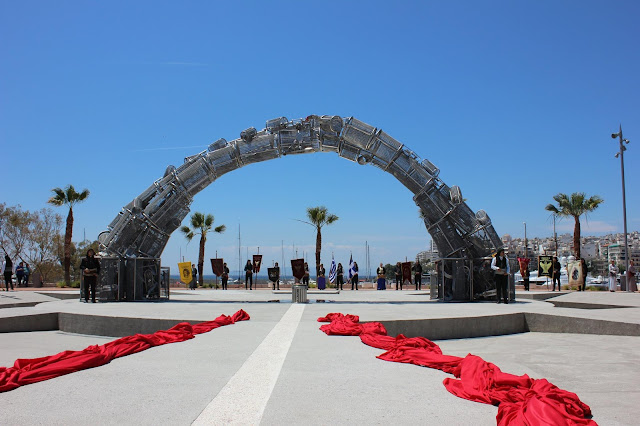 Έσπασαν το Μνημείο Γενοκτονίας στην πλατεία Αλεξάνδρας στον Πειραιά