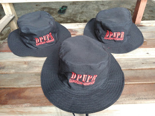 Topi Polos, Topi Bordir, Topi Sablon, Topi Custom, Topi Sekolah, Bordir Topi, Grosir Topi, Bordir Topi, Topi Solo, Pengrajin Topi, Topi Rimba, Konveksi Topi Solo