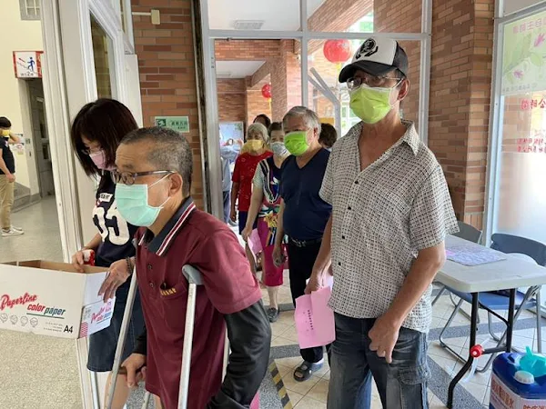 ▲溪湖鎮公所供品發放社會救濟邊緣戶，讓生活有困難的人都被照顧到。（圖／記者林明佑攝）