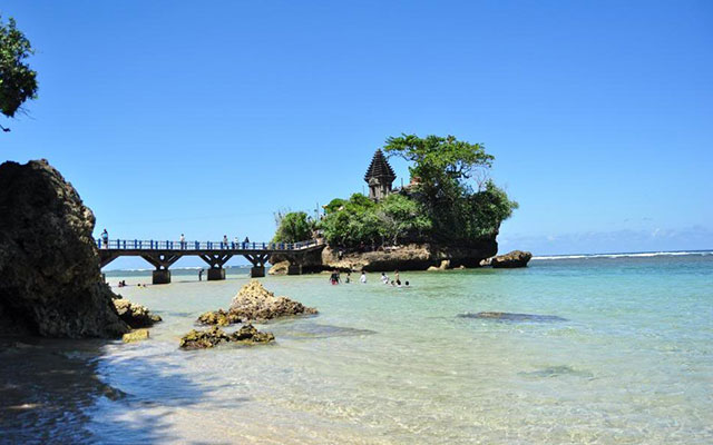 Pantai Balekambang