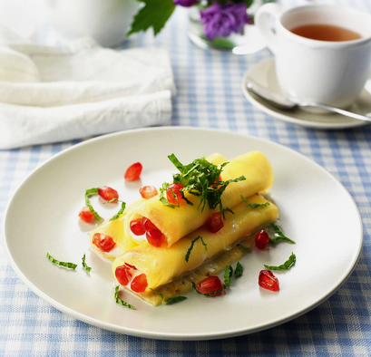 Canelones de piña con yogur y granada