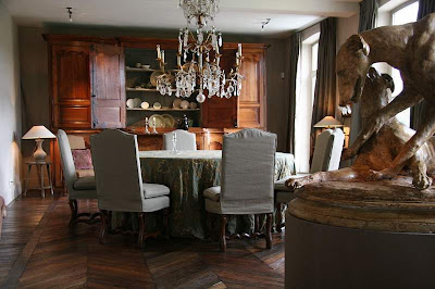 Oversized Living Room Chair on Practical Slipcovered Dining Chairs And Skirted Dining Room Table