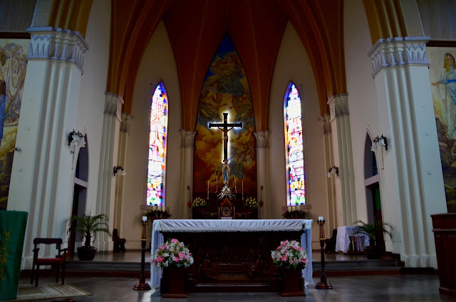 O altar da Catedral de Pedra é muito lindo