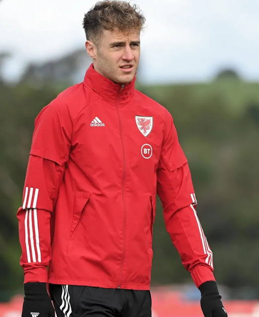 joe-rodon-la-ai-hanh-trinh-thang-tien-trong-bong-da-cua-hauve-xu-wales (2)