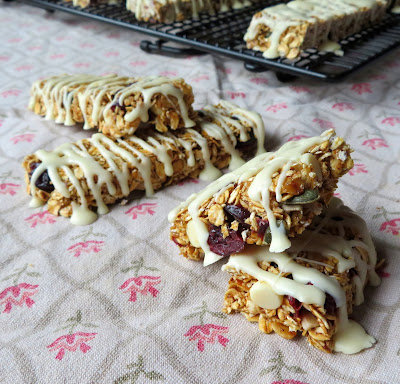 White Chocolate and Cranberry Granola Bars