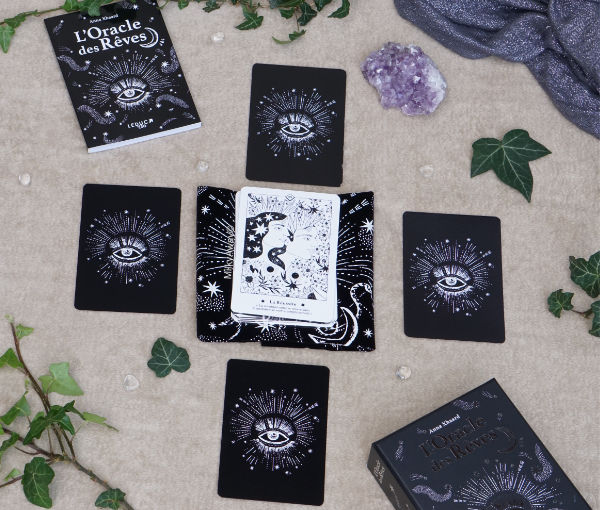Tirage en croix à 5 cartes de L'Oracle des Rêves de Anna Xhaard aux Éditions Leduc Éso