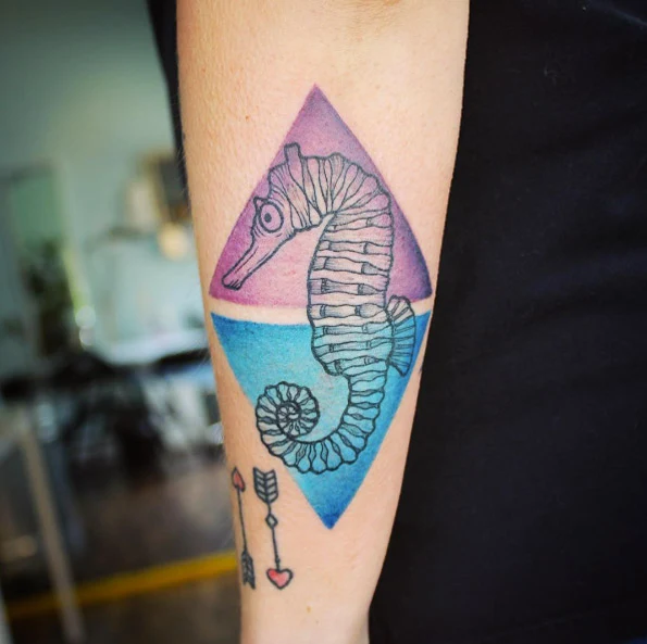 Tatuaje de caballito de mar de Emily Kaul