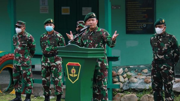 Cerita Letjen Dudung Tak Bisa Tolak Patung Soeharto-AH Nasution Diambil 