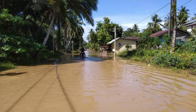 Batang Labuh Meluap, Ratusan Warga Rohul Terdampak Banjir