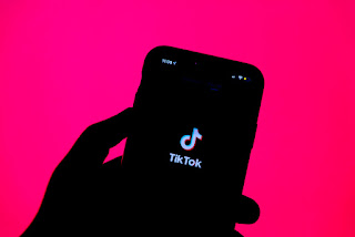 كيفية الربح من TikTok: دليل شامل لبناء مصدر دخل على منصة التواصل الاجتماعي الشهيرة