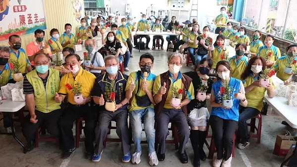 ▲救國團彰化市團委會今天辦理會長交接典禮，活動別出心裁捨棄交接餐會模式，改以手作多肉植物盆栽。（圖／記者林明佑攝）