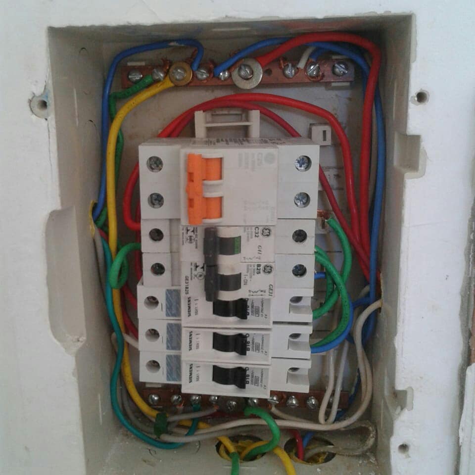 Instalação e manutenção de quadro elétrico