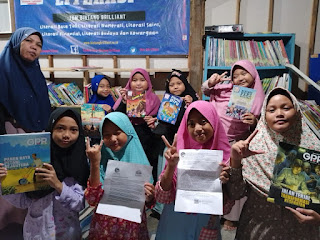 Donasi Buku Komik Komunika dan Majalah GPR News ke 11