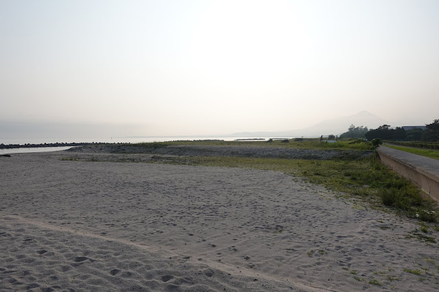 鳥取県の日野川の河口近くの砂浜