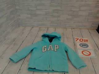 中古品　子供服　ＧＡＰ　パーカー　７０㎝　１００円