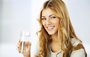 Vízterápia: Mi történik, ha elég vizet iszunk éhgyomorra közvetlenül ébredés után?