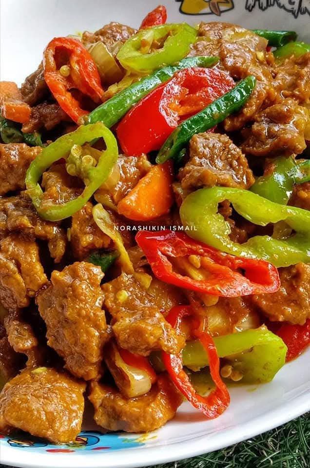 Daging goreng kunyit, simple tapi sedap.