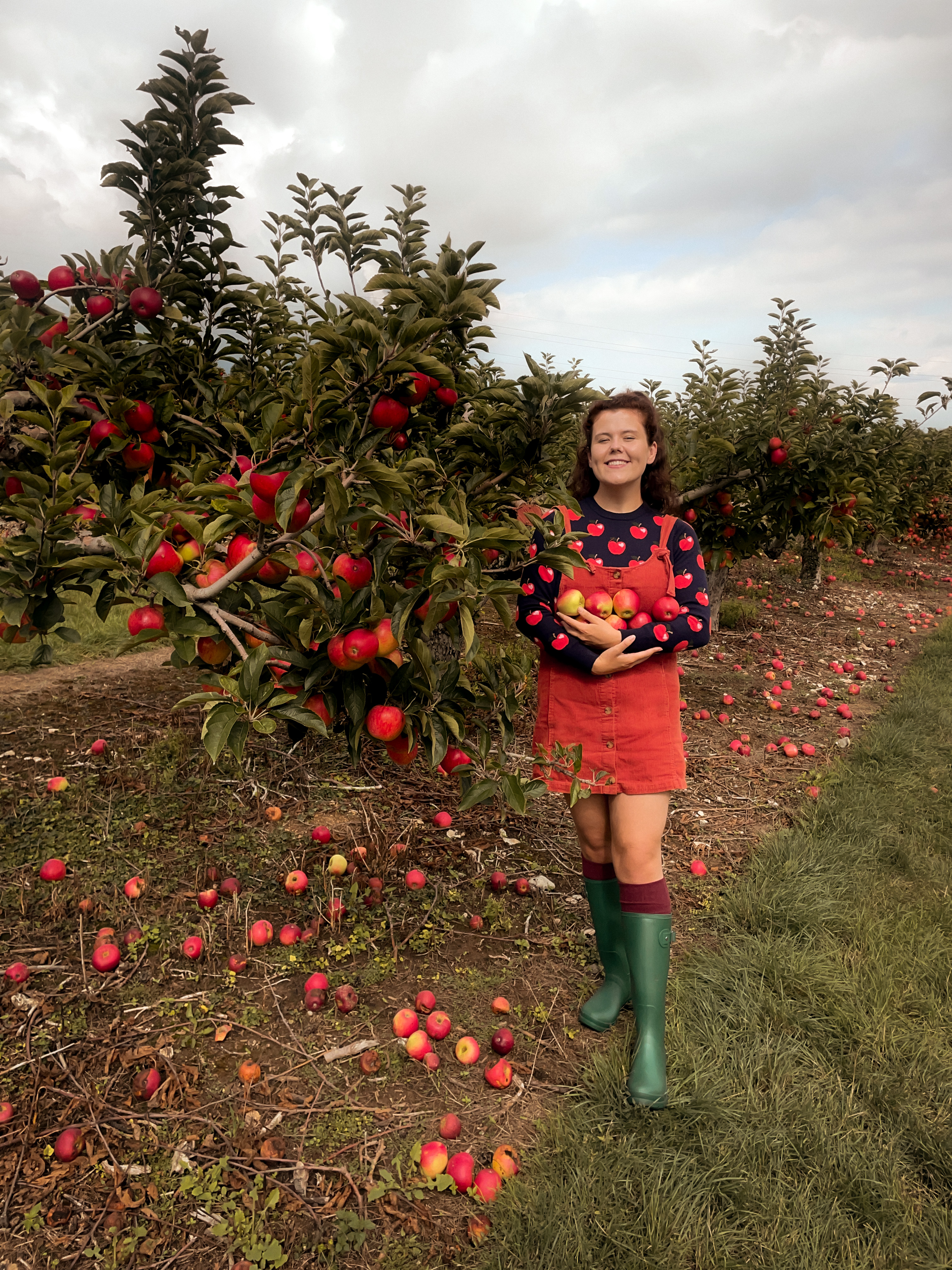 Autumn Fall Apple Orchard Outfit
