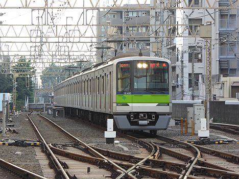 京王電鉄　都営新宿線直通　急行　大島行き7　10-300形