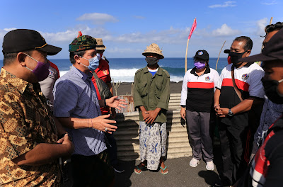 Pasca Penemuan Ribuan Telor Penyu Di Pantai Klotok, Bupati Suwirta Akan Bangun Tempat Konservasi Penangkaran Penyu