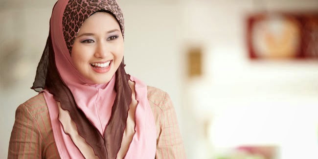 8 Tips Membuat Rambut Terawat Walau Berhijab