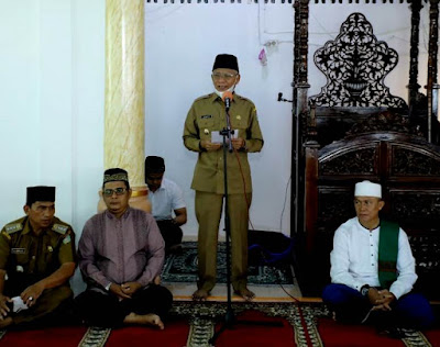 Kunjungi Masjid As-Salam, Bupati Asahan Serahkan Bingkisan dan Santuni Anak Yatim