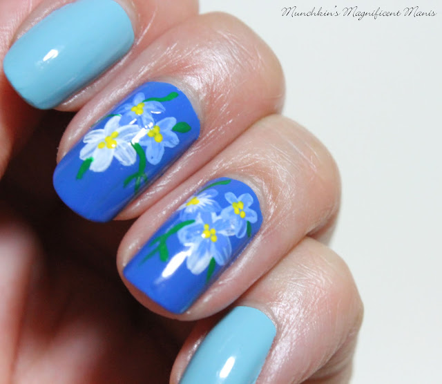 Blue flower nail design