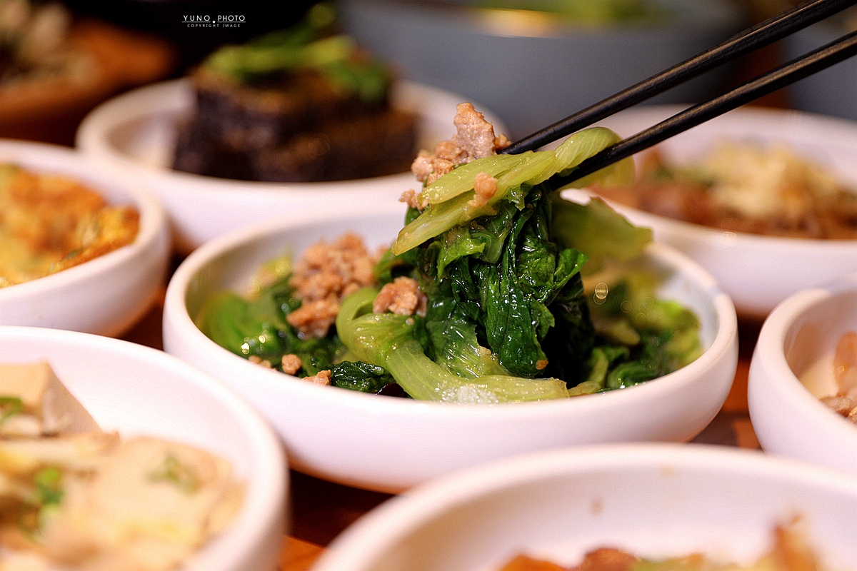 發愣吃VARMT｜台中美食，文青風麻辣乾拌麵館必朝聖！招牌蒜辣鮮蚵麵一吃入魂 讓人停不了筷