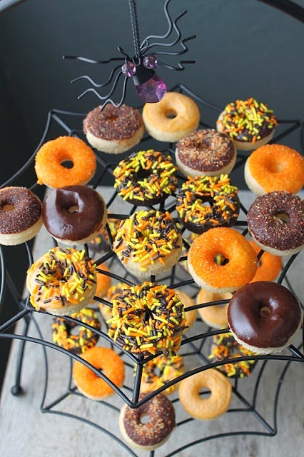 http://www.thelittleepicurean.com/2011/10/halloween-donuts.html