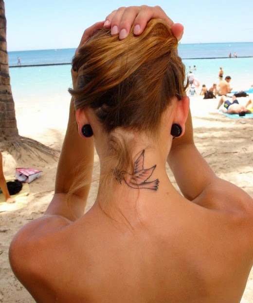 TATUAJES EN EL CUELLO DE AVES PARA MUJERES