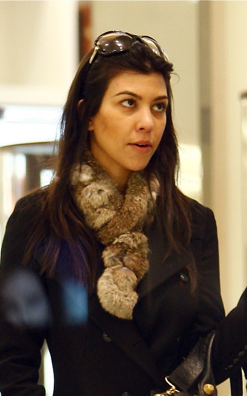 kourtney kardashian no makeup. Kourtney Kardashian Without Makeup. kourtney kardashian pregnant