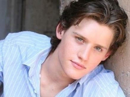 Bones-saison-7-Luke-Kleintank-Gossip-Girl-dans-un-role-recurent_portrait_w532