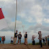 Bupati Mengibarkan Bendera Merah Putih di Puncak Gunung Mamake