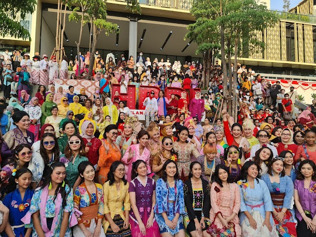 Aneka Ragam Kebaya di Parade Kebaya Sarinah, Timnas Siap Daftarkan Kebaya ke UNESCO