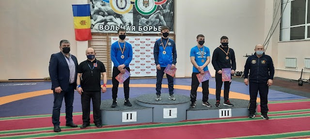 Medalii de aur la Campionatul Republicii la lupte libere vîrsta U-23 pentru sportivii din Leova
