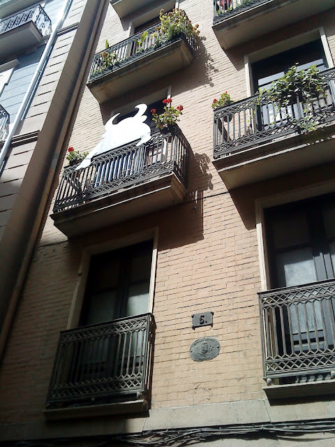 Bull on the balcony / Toro en el balcón / Touro no balcón / Author: E.V.Pita 2012