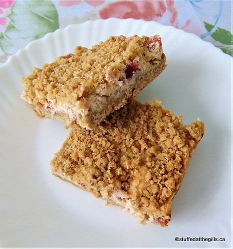 Rhubarb Cheesecake Squares with Crumble Topping