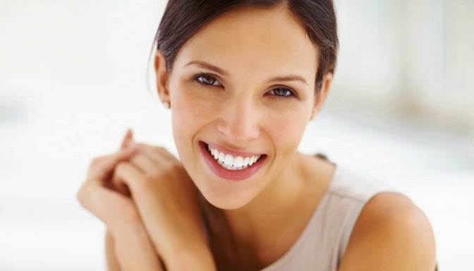 7 Ways to Whiten Teeth With Natural Ingredients