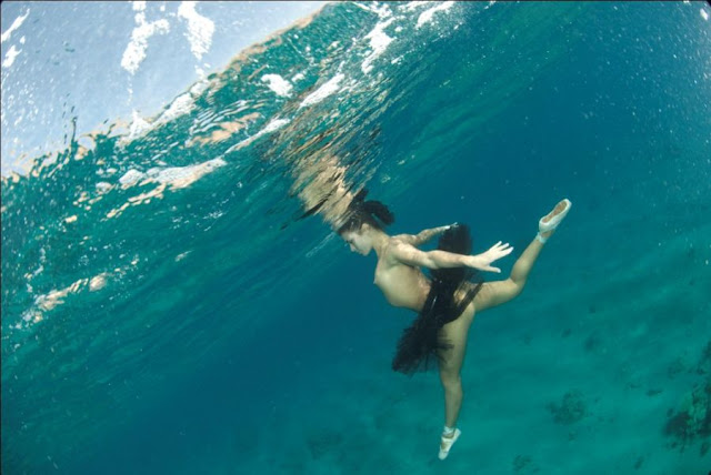 chicas bajo el mar, sirenas desnudas