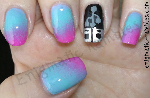 USB-nail-art-time-era-challenge-futuristic-gradient