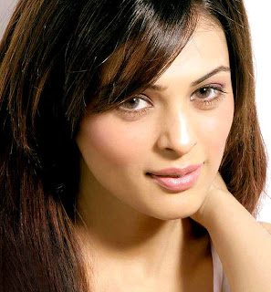 Hot Sexy Bollywood Actress Anjana Sukhani photo gallery and information