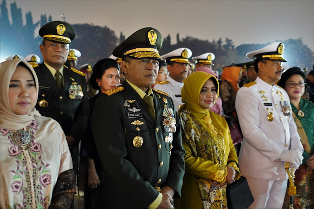  Pangkostrad Ikuti Apel dan Renungan Suci di TMP Kalibata