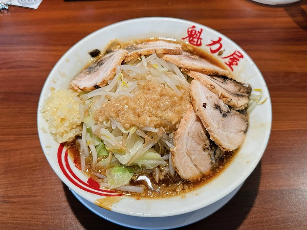 ラーメン魁力屋 東大阪中央大通店のにんにく背脂醤油ラーメン