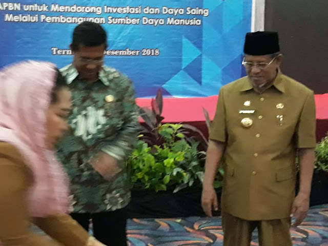 Abdul Gani Kasuba Serahkan DIPA Maluku Utara 2019