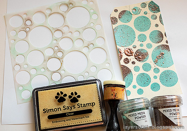 Layers of ink - At the sea tag tutorial by Anna-Karin Evaldsson. Ink through Simon Says Stamp MIx and Match Circles stencil.